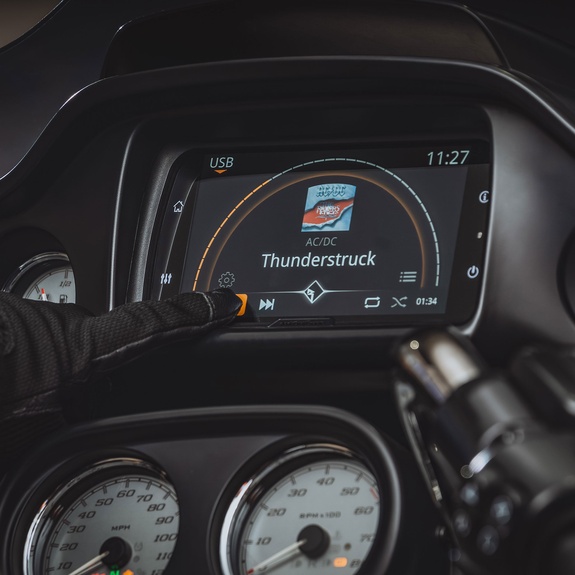 Lifestyle Shot of Road Glide with PMX Source Unit